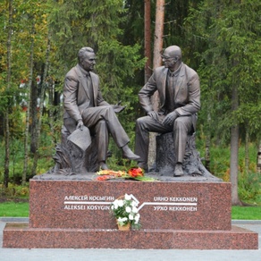 Памятник Косыгину и Кекконену в Костомукше