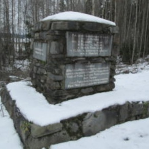 Памятник у озера Пайкъярви (Сортавальский район)